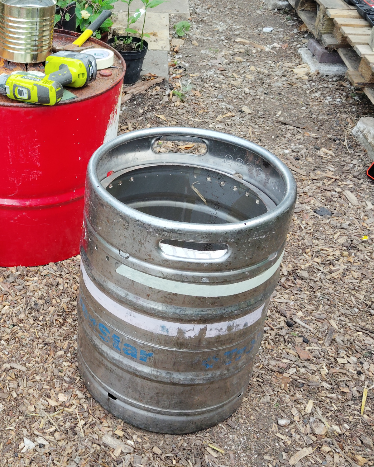 Beer barrel burn chamber